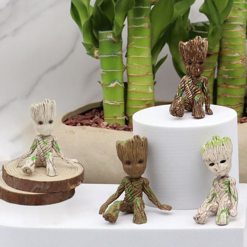 Stornfield | Large Cartoon Miniature Figurine: Playful Desk Decoration