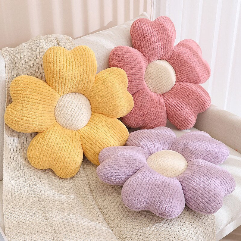 Stornfield | Floral Clover Fuzzy Cushion