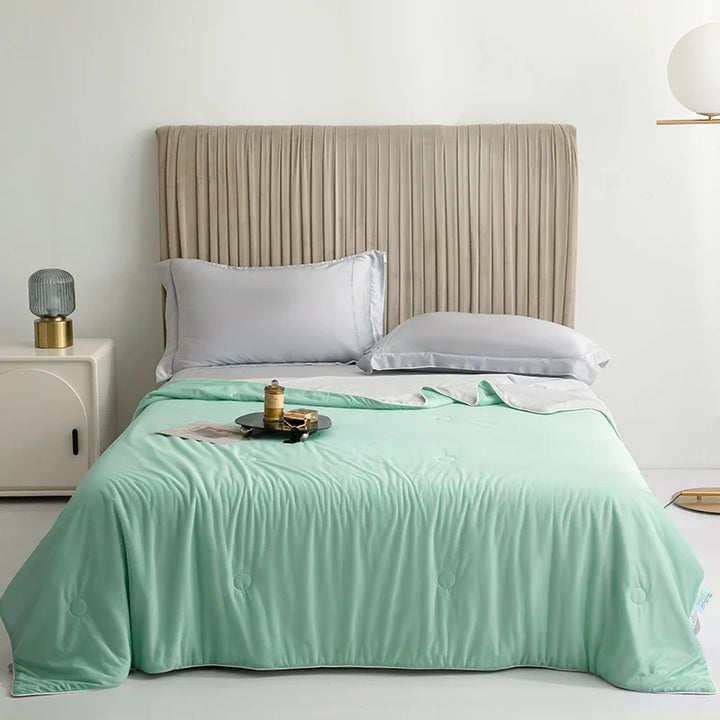 High-Quality Cooling Blanket – Smooth Air-Conditioning Comforter, Lightweight Summer Quilt with Double-Sided Cooling Fabric | Stornfield