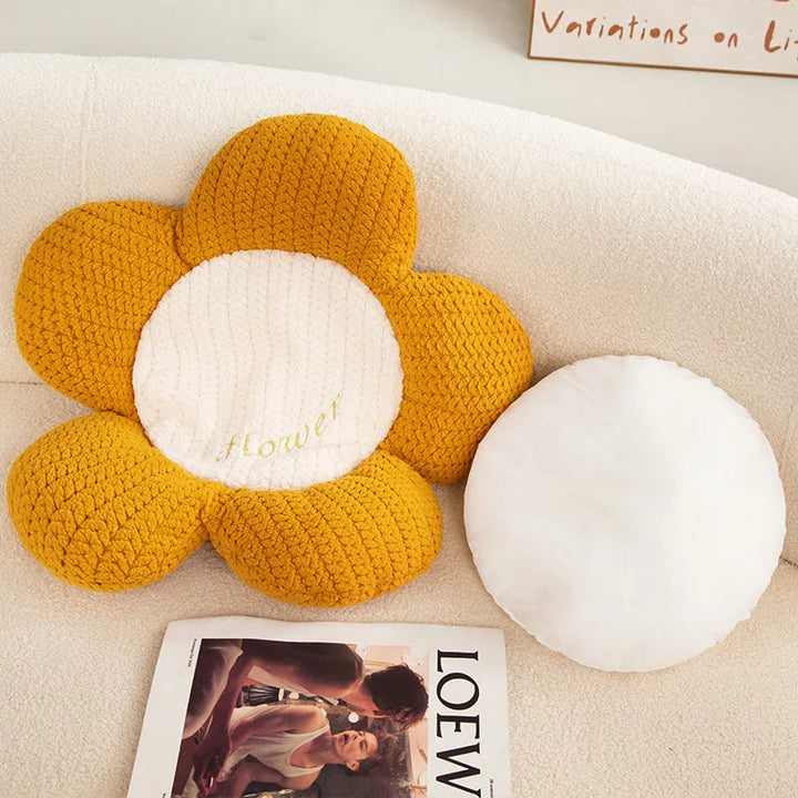Stornfield | Daisy Cushion