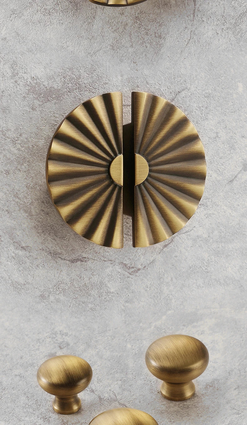 Bronvella ArcRetro Furniture Handle in Antique Copper Stornfield