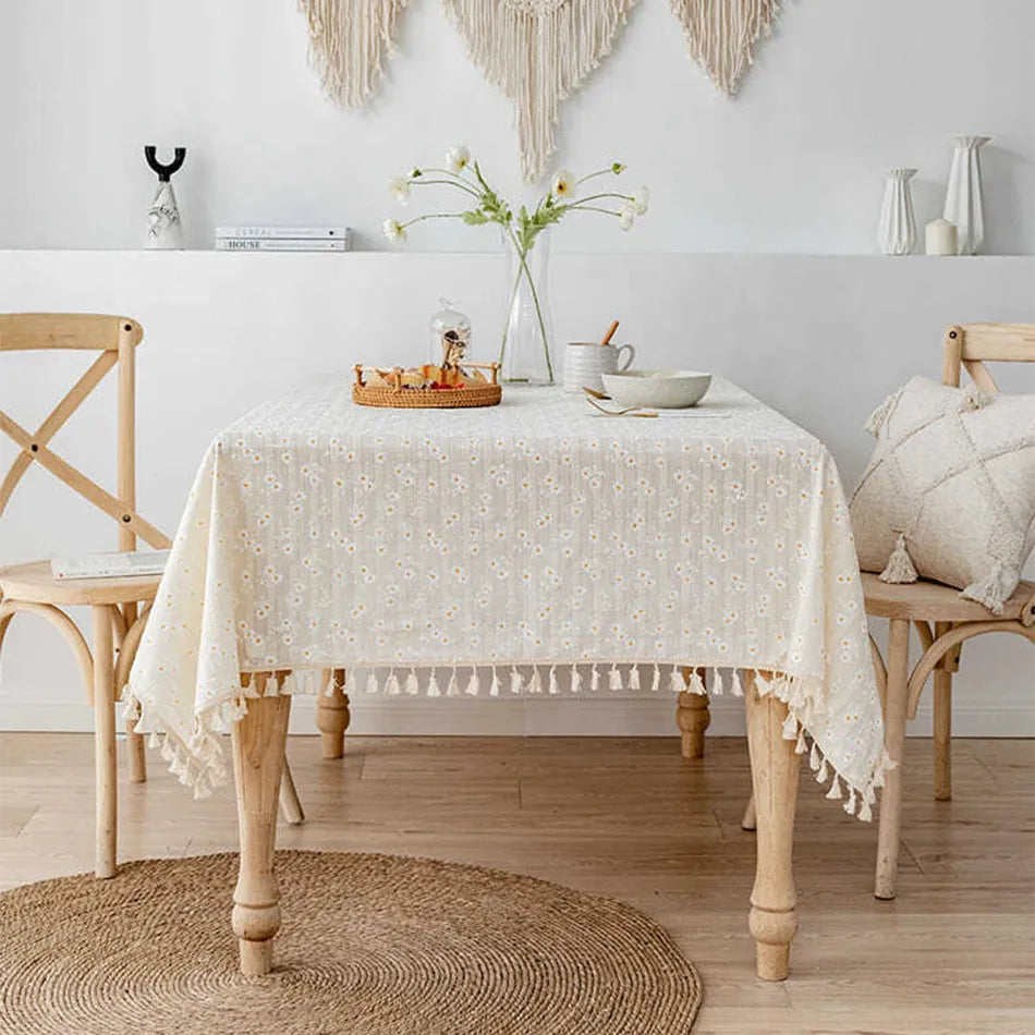 Stornfield | Victoria Daisy Tablecloth