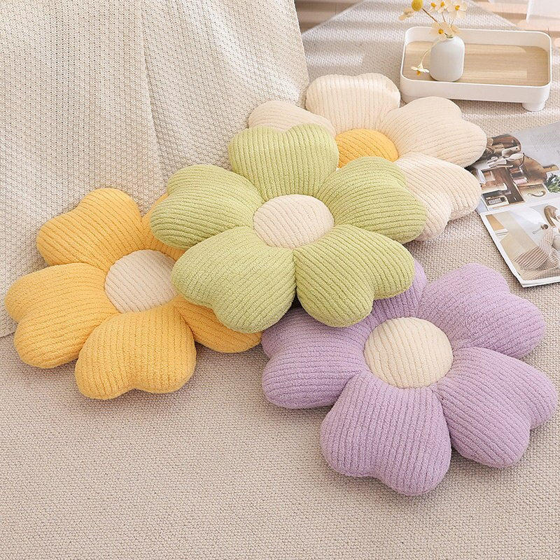 Stornfield | Floral Clover Fuzzy Cushion
