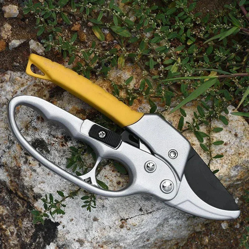 Tree Wood Trimming Compact Gardening Hand Clippers | Stornfield