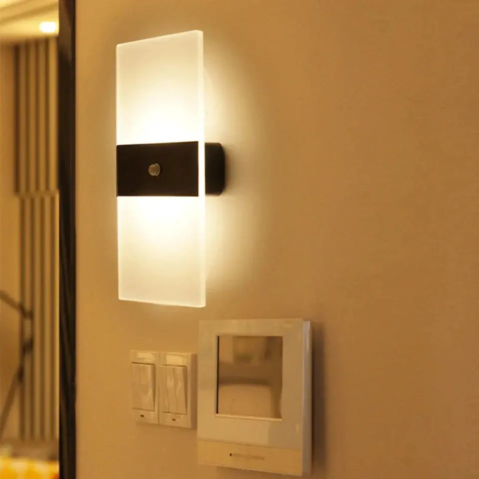 Stornfield | Éclatante - Lampe murale à panneau tactile rechargeable par USB