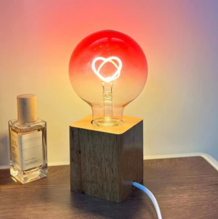 Pink LED light bulb with heart pattern – gradient | Stornfield