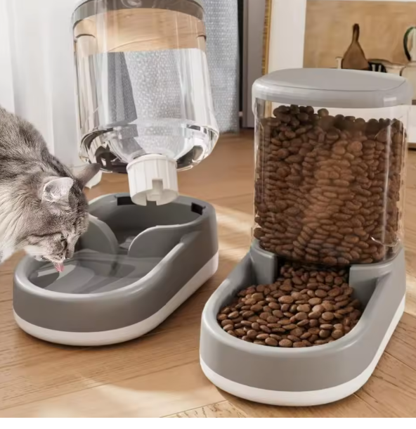 PawFill Feed & Water Dispenser Set automatic | Stornfield