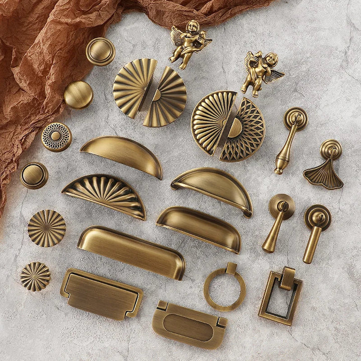 Bronvella ArcRetro Furniture Handle in Antique Copper Stornfield