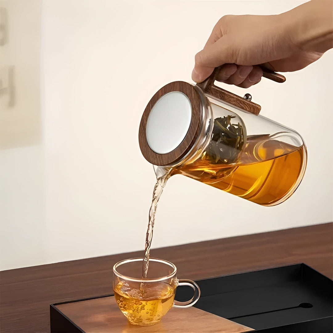 Glass teapot with wooden handle – One-click filter | Perfect for loose tea & Puer | Stornfield