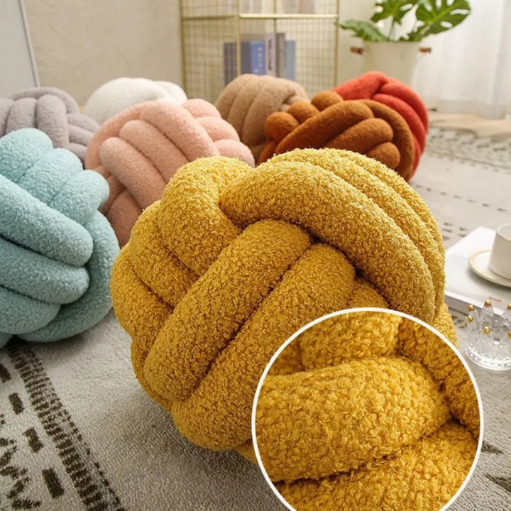 Stornfield | Cushion - Comfortable - Hand-knotted ball - Sheepskin