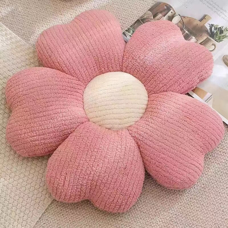 Stornfield | Floral Clover Fuzzy Cushion