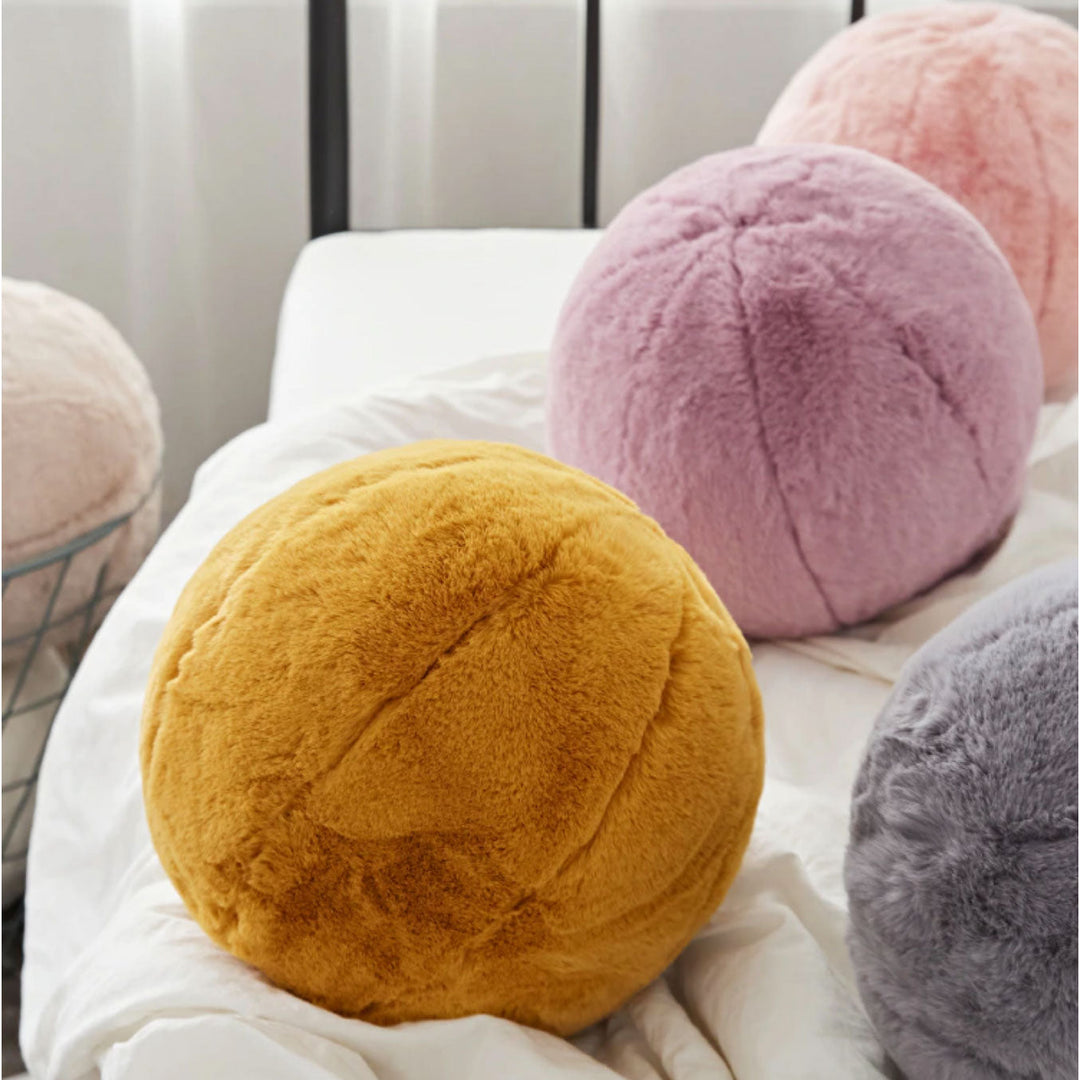 Round short-pile fur cushion | Stornfield