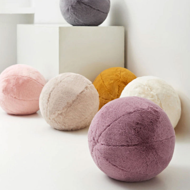 Round short-pile fur cushion | Stornfield