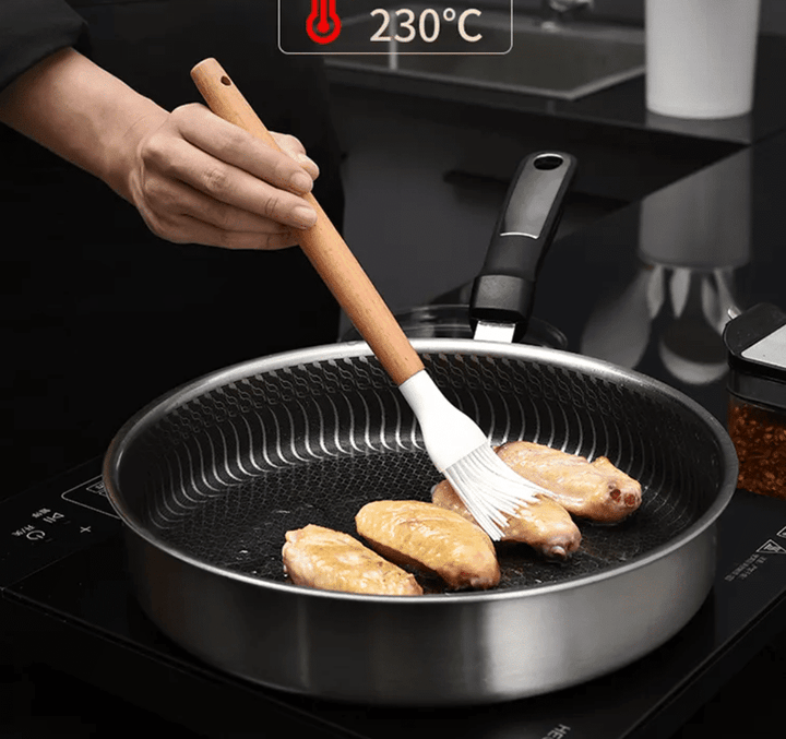 Kitchen set with 11 pieces in wood / silicone including holder (black or white) | Stornfield