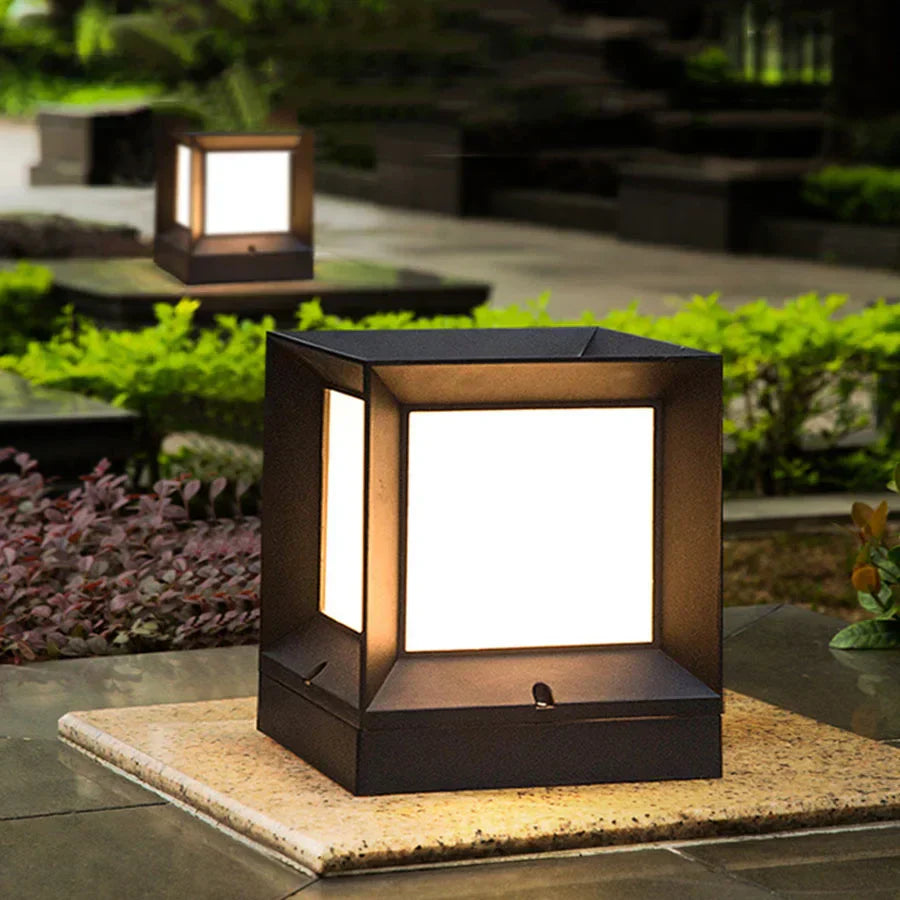 Outdoor Standalone Lamp for Gates and Driveways - Modern Lighting with LED | Stornfield