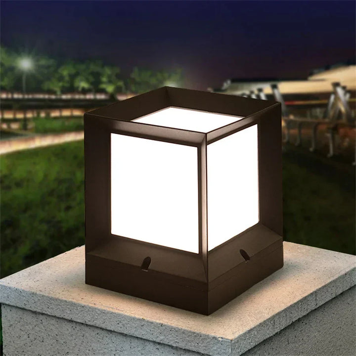 Outdoor Standalone Lamp for Gates and Driveways - Modern Lighting with LED | Stornfield