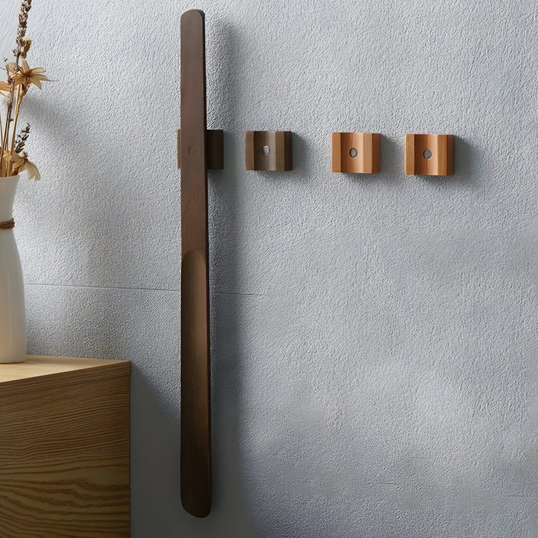 Long Wooden Shoe Horn with Magnet and Wall Holder 55 cm | Stornfield