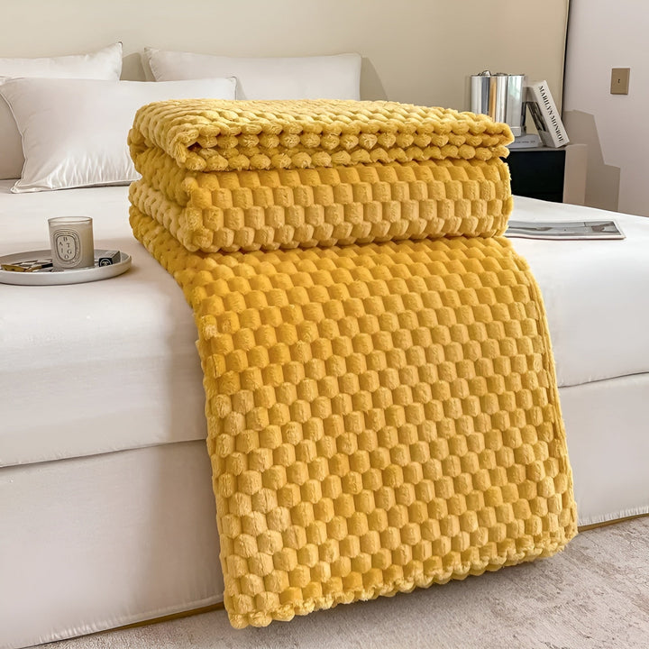 Microfiber blanket – super soft and warm for sofa and bed