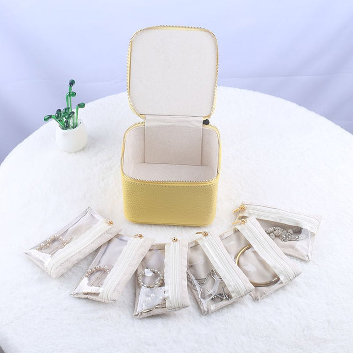 Jewelry box with 12 zipper compartments | Stornfield