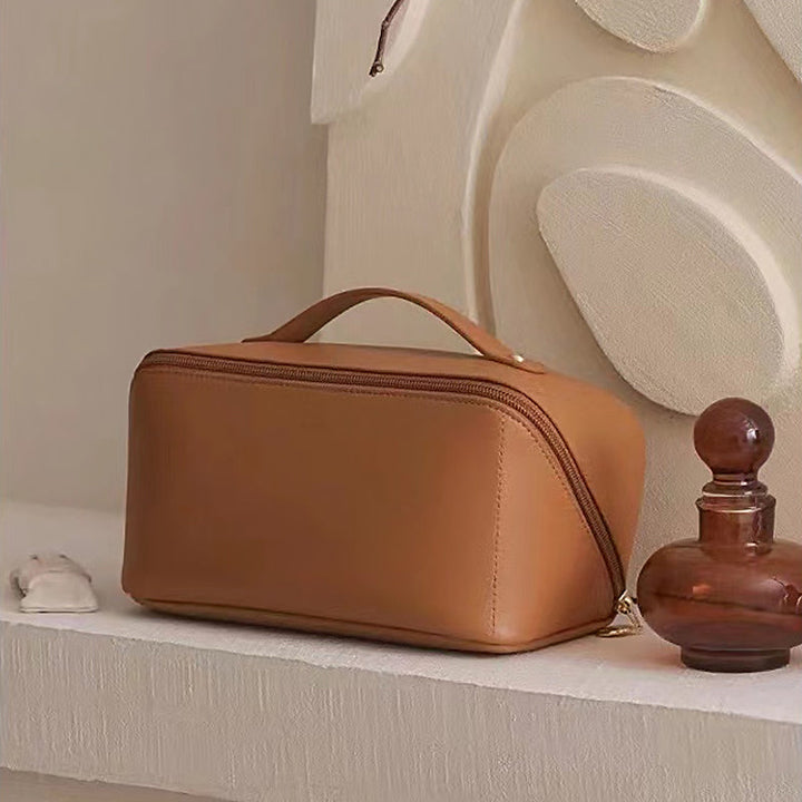 Portable leather travel cosmetic bag | Stornfield
