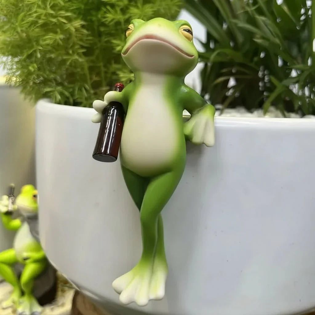Tipsy Frog Pot Hanger | Stornfield