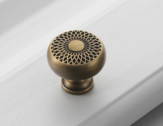 Bronvella ArcRetro Furniture Handle in Antique Copper Stornfield