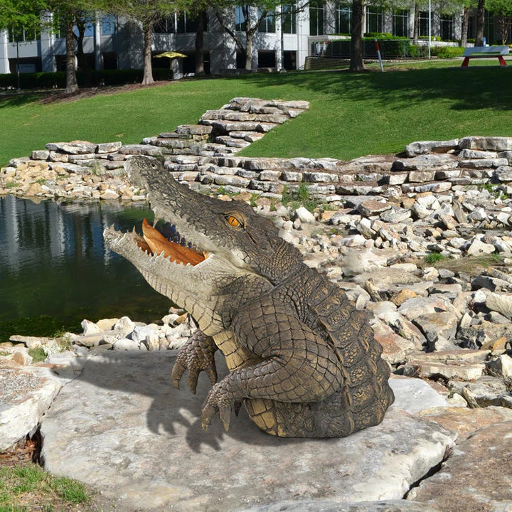 Stornfield | Garden Swamp Gator Statue