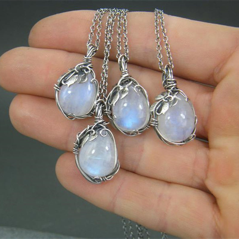Stornfield | Retro Moonstone Necklace - Selene