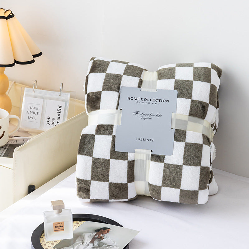 Stornfield | Stylish blanket in checkered pattern for your home