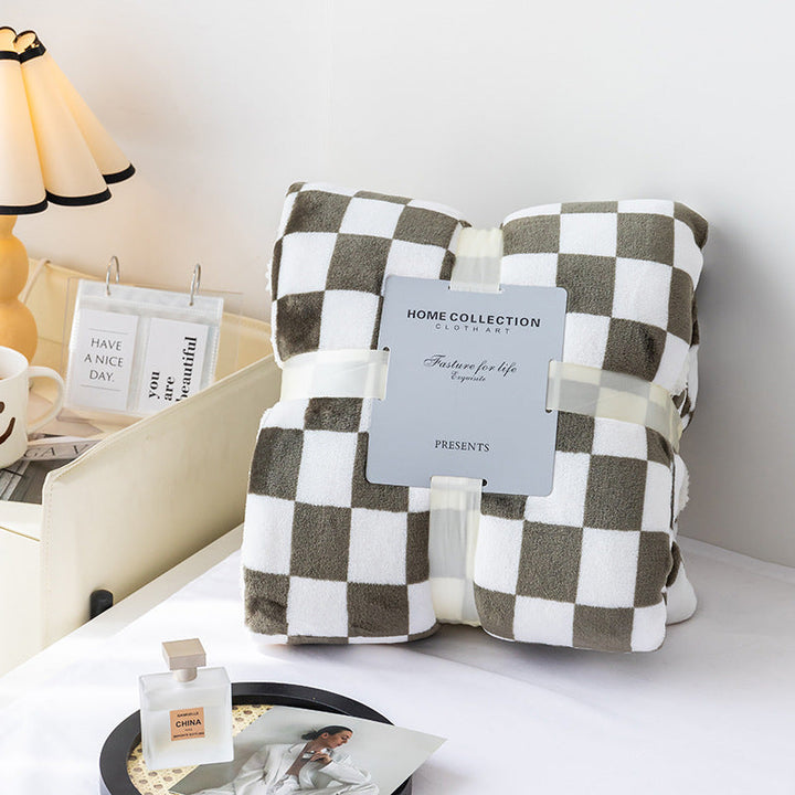 Stornfield | Stylish blanket in checkered pattern for your home