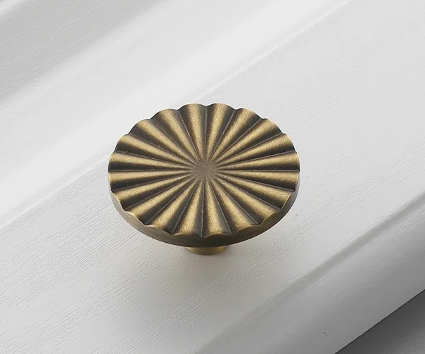 Bronvella ArcRetro Furniture Handle in Antique Copper Stornfield