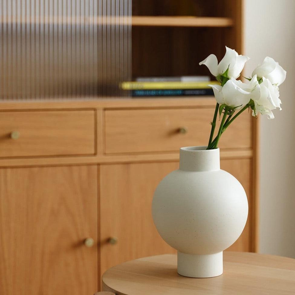 Elegant minimalist design with a curved, smooth Stornfield silhouette