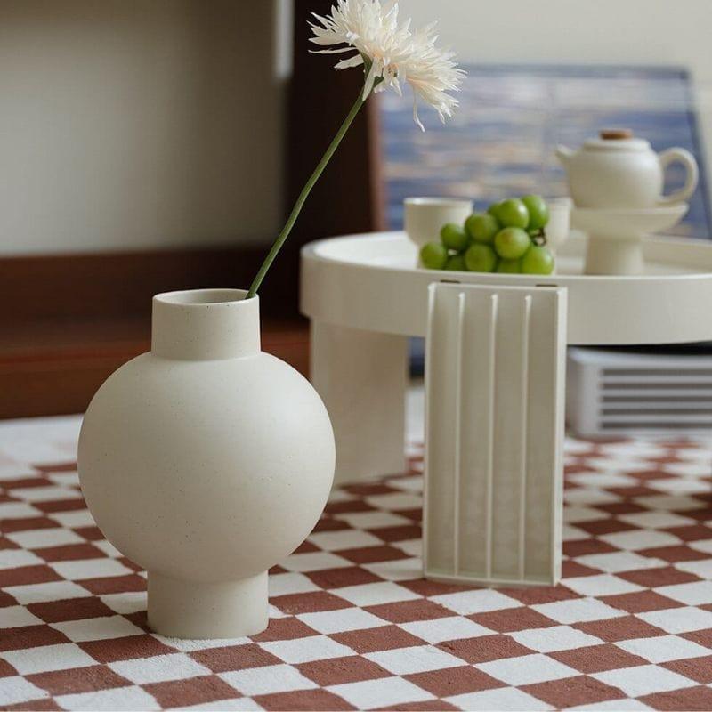 Elegant minimalist design with a curved, smooth Stornfield silhouette