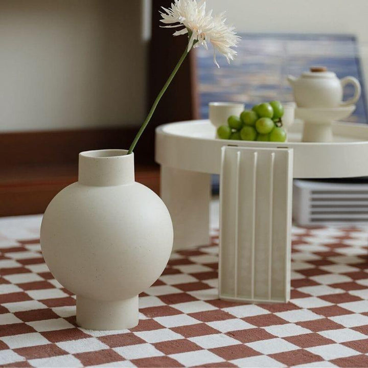 Elegant minimalist design with a curved, smooth Stornfield silhouette