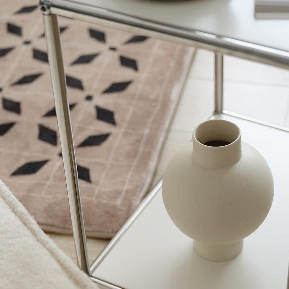 Elegant minimalist design with a curved, smooth Stornfield silhouette