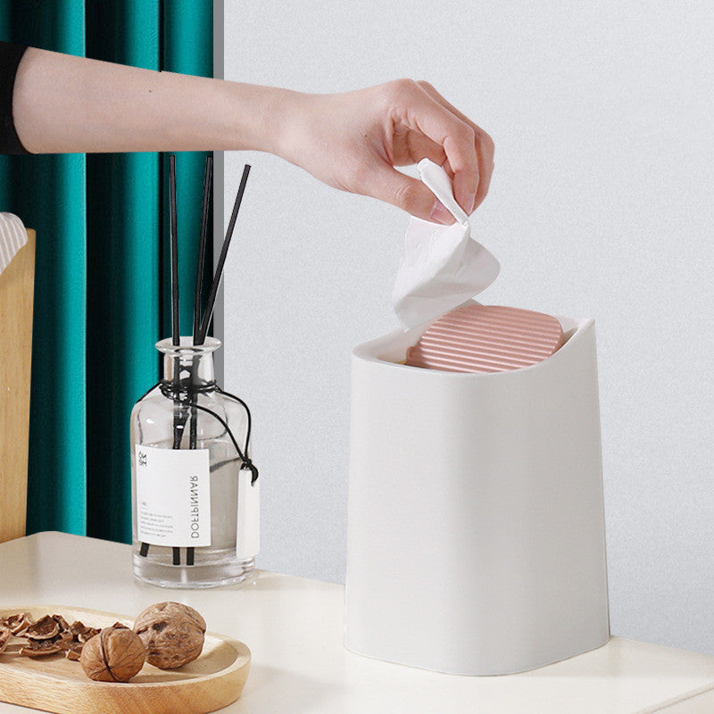 Cute, girl-inspired trash can with lid. | Stornfield