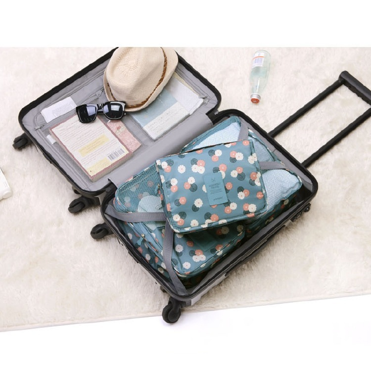 TravelEase – Water-repellent cosmetic bag with hooks and compartments | Travel toiletry bag | Stornfield