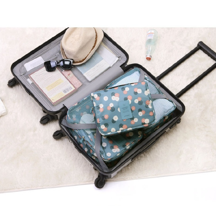 TravelEase – Water-repellent cosmetic bag with hooks and compartments | Travel toiletry bag | Stornfield