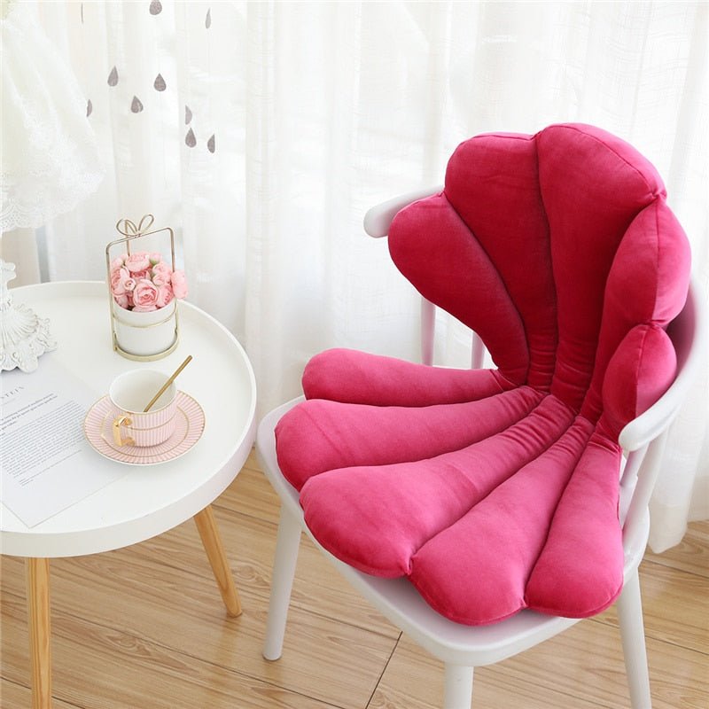 Stornfield | Chic Velvet Scallop Cushion - Luxurious and Elegant Cushion for Living Room, Bedroom