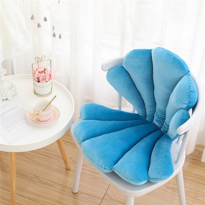 Stornfield | Chic Velvet Scallop Cushion - Luxurious and Elegant Cushion for Living Room, Bedroom