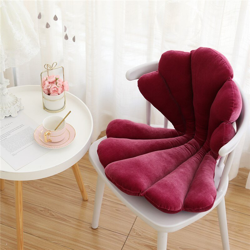 Stornfield | Chic Velvet Scallop Cushion - Luxurious and Elegant Cushion for Living Room, Bedroom