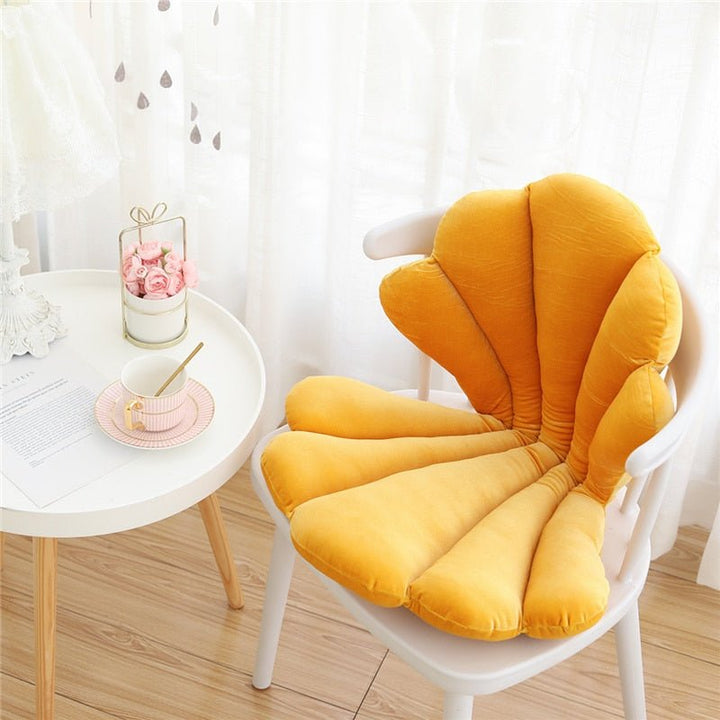 Stornfield | Chic Velvet Scallop Cushion - Luxurious and Elegant Cushion for Living Room, Bedroom