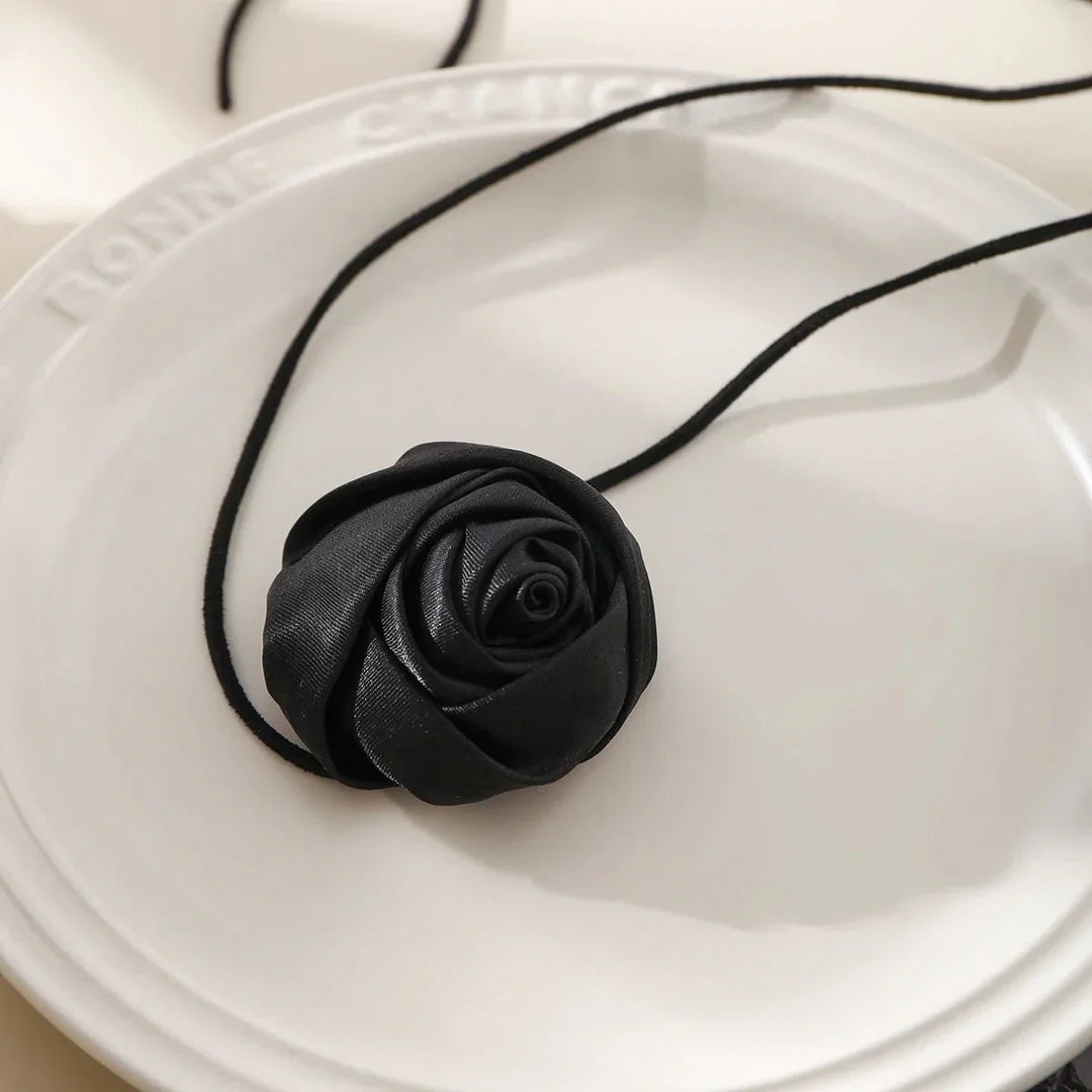 Stornfield | Classy Rose Floral Choker Necklace