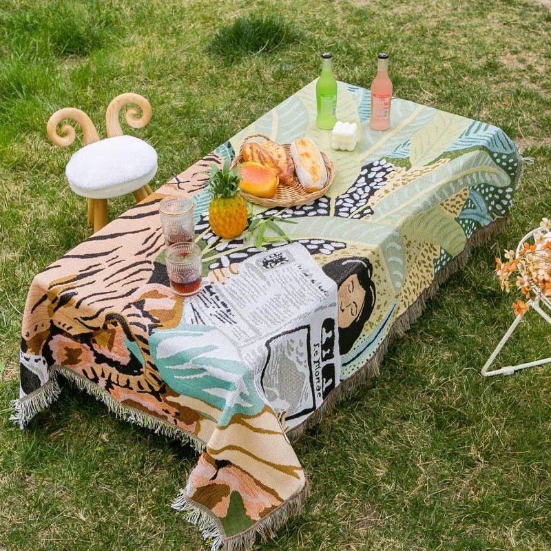 Cosy Cartoon Tiger Design Throw Blanket for Home Decor | Stornfield