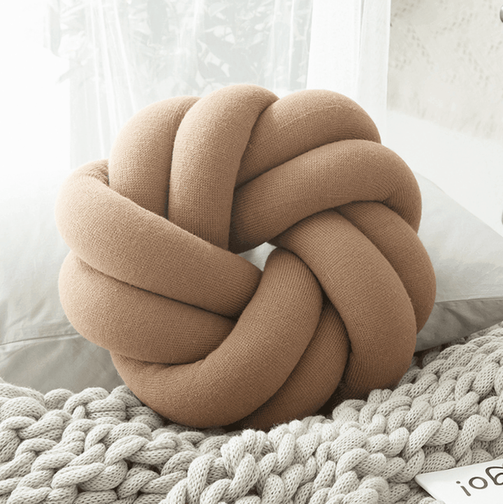 Stornfield | Creative Cotton Knot Pillow