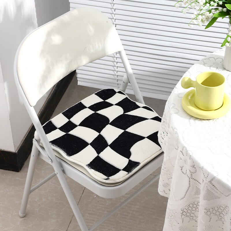 Stornfield | Curved Check Mini Tufted Rug