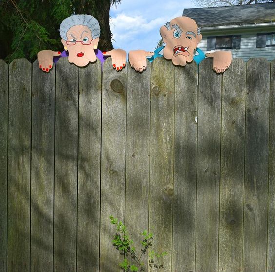 Stornfield | Fence Decoration Nosy Old Man and Lady Garden Yard Art