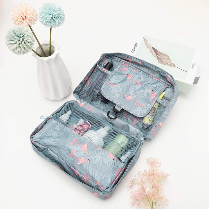 TravelEase – Water-repellent cosmetic bag with hooks and compartments | Travel toiletry bag | Stornfield