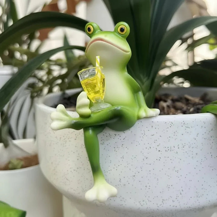 Tipsy Frog Pot Hanger | Stornfield