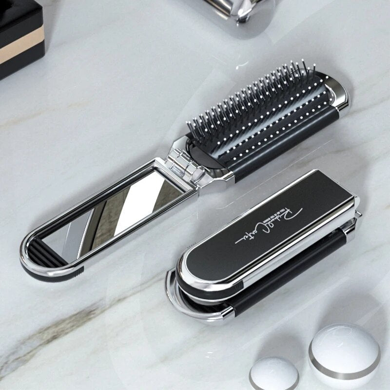 Compact hairbrush with integrated mirror | Stornfield